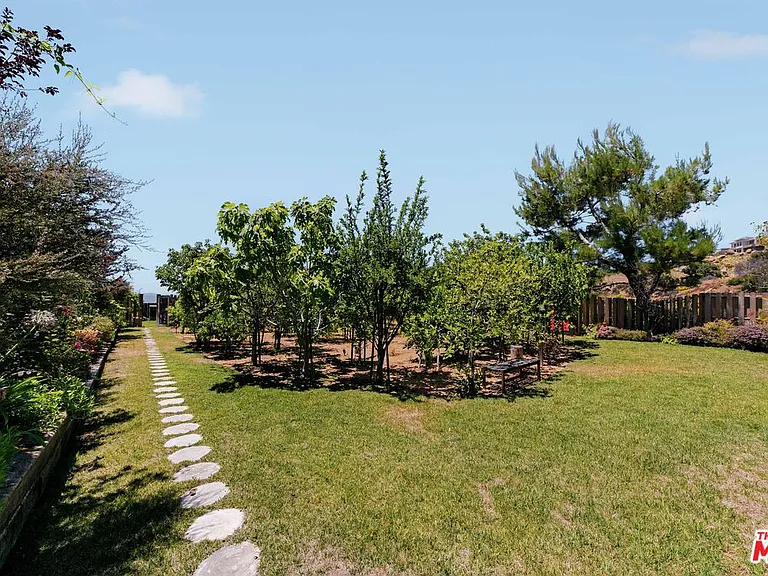 231 Loma Metisse Rd — Photo 64