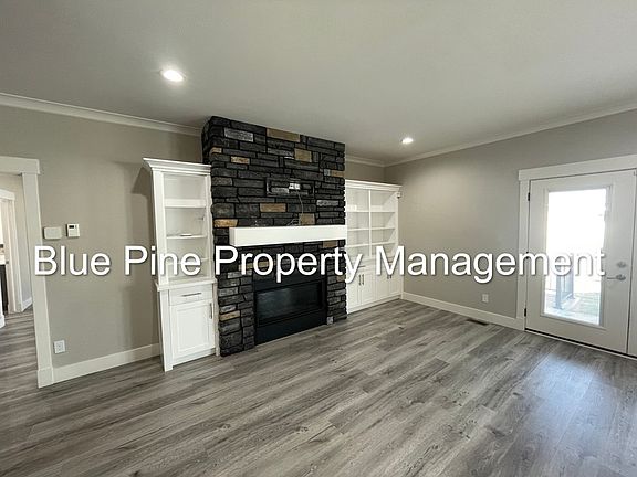 3rd image of 728 Regency Ln