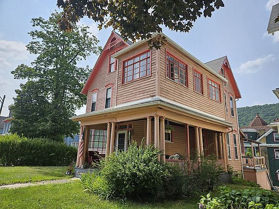 3rd image of 412 W 1st St