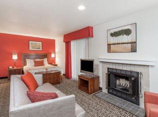 1881 Craigshire Rd, Saint Louis, MO 63146