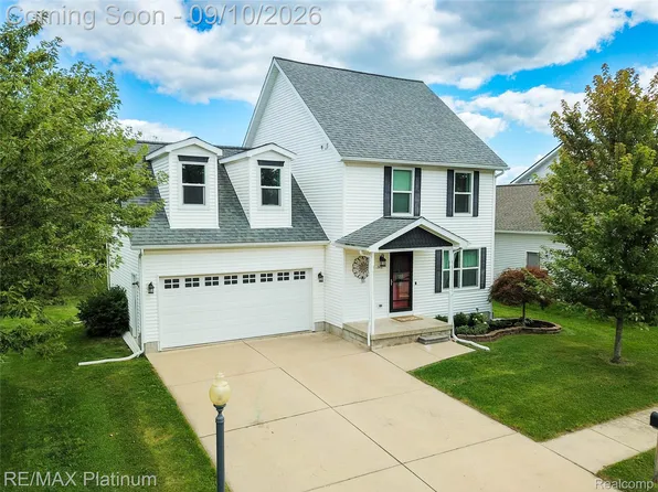 746 Pinegate Dr, Fowlerville, MI 48836