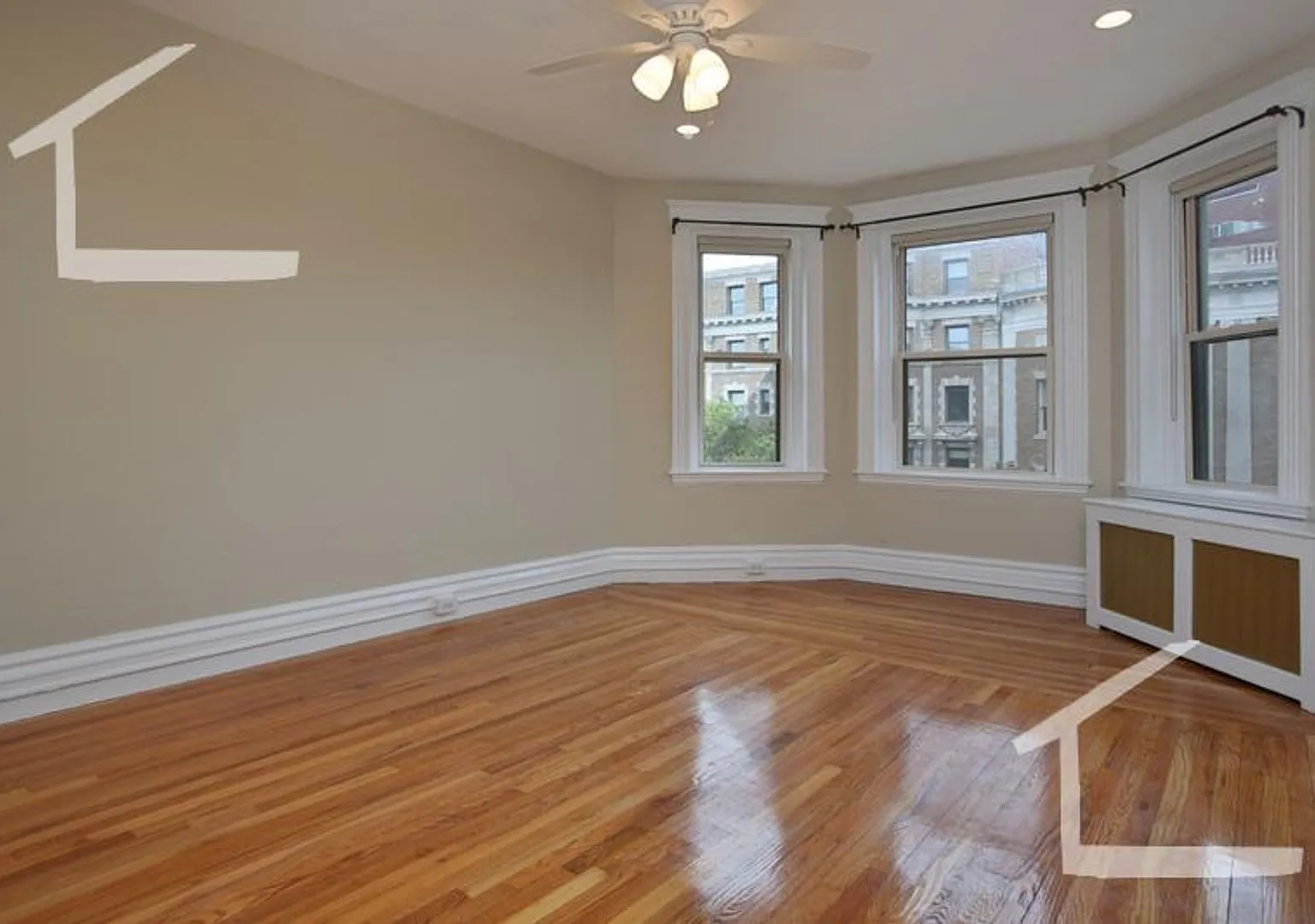 Nice, large 3 bed in the heart of Fenway! — Photo 3