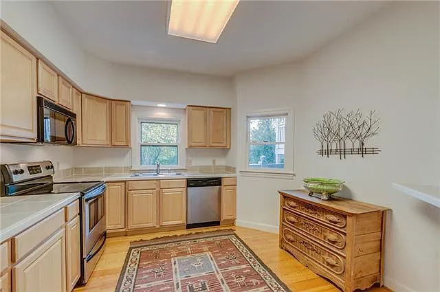 405 Ashlawn Ct — Photo 4