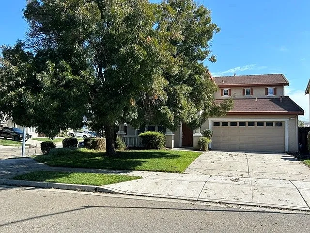 5 bed, 2750 sqft, $3,795 — Photo 3