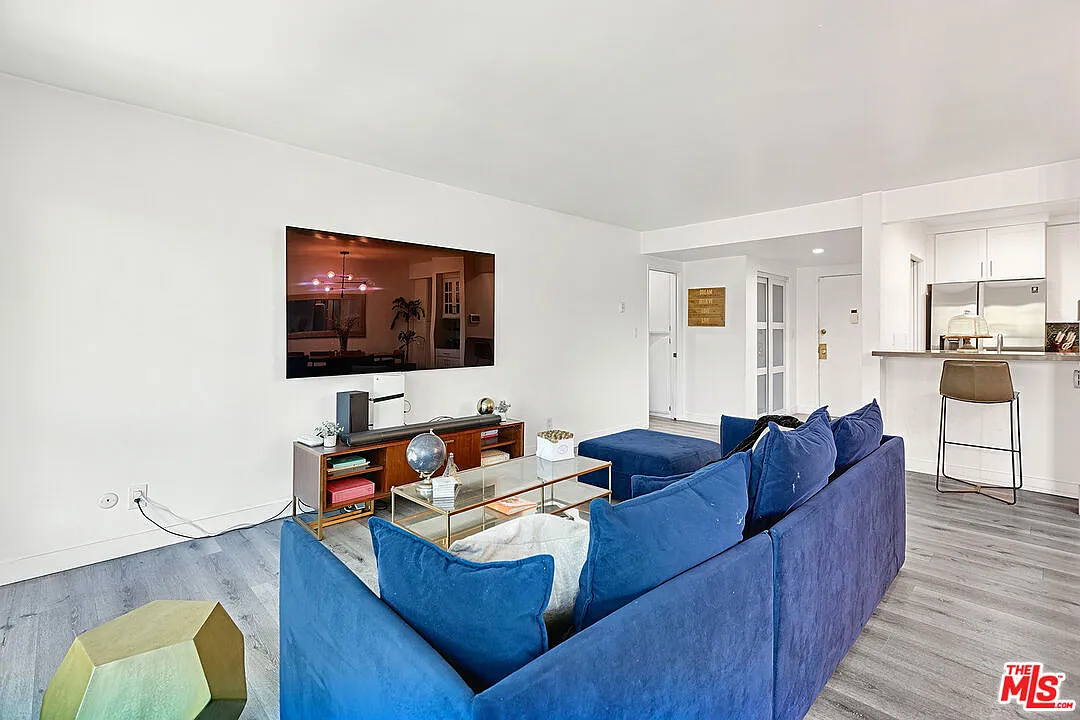 2 bed, 2.0 bath, 1074 sqft, $3,575 — Photo 3