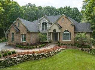 9899 Creekwood Trl, Davisburg, MI