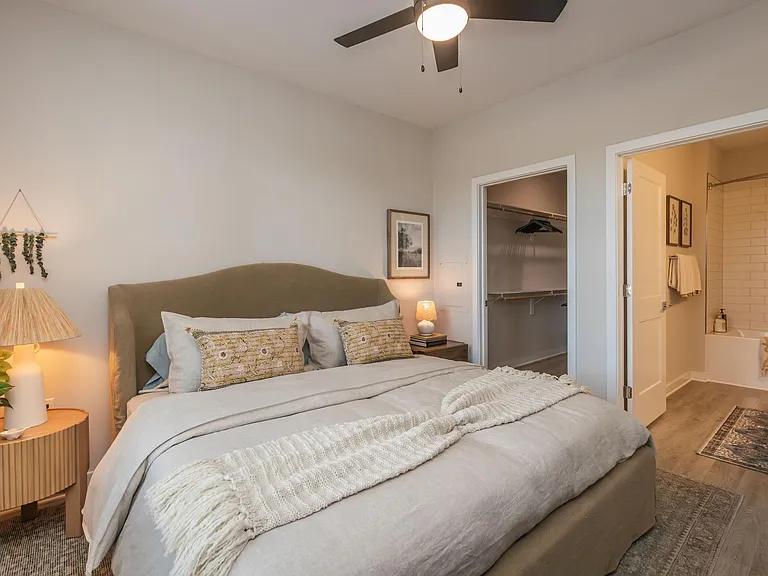 Middle Sound West Apartments — Photo 55