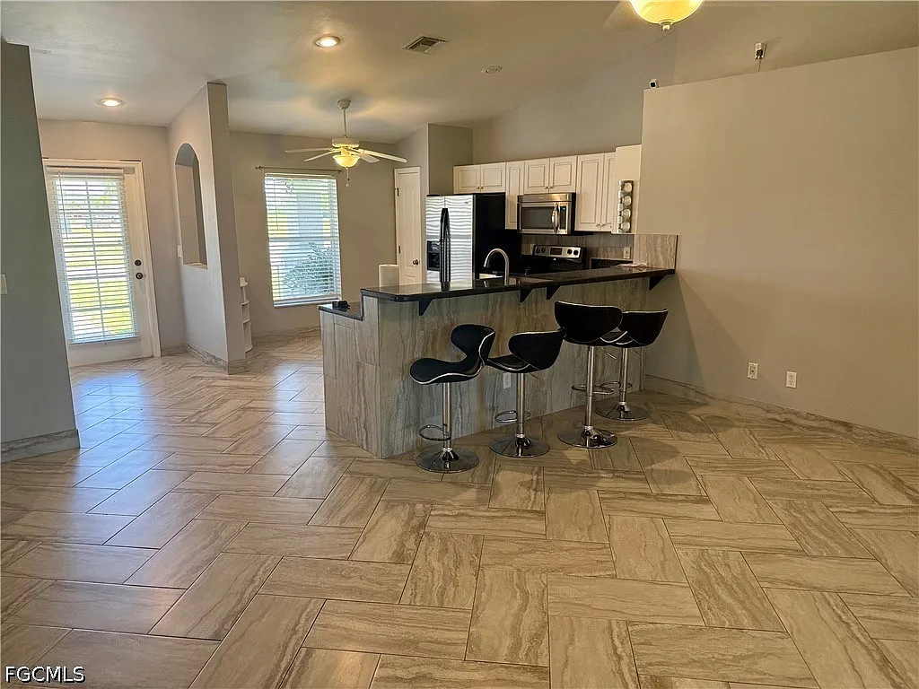 3 bed, 2.0 bath, 1272 sqft, $1,850 — Photo 4