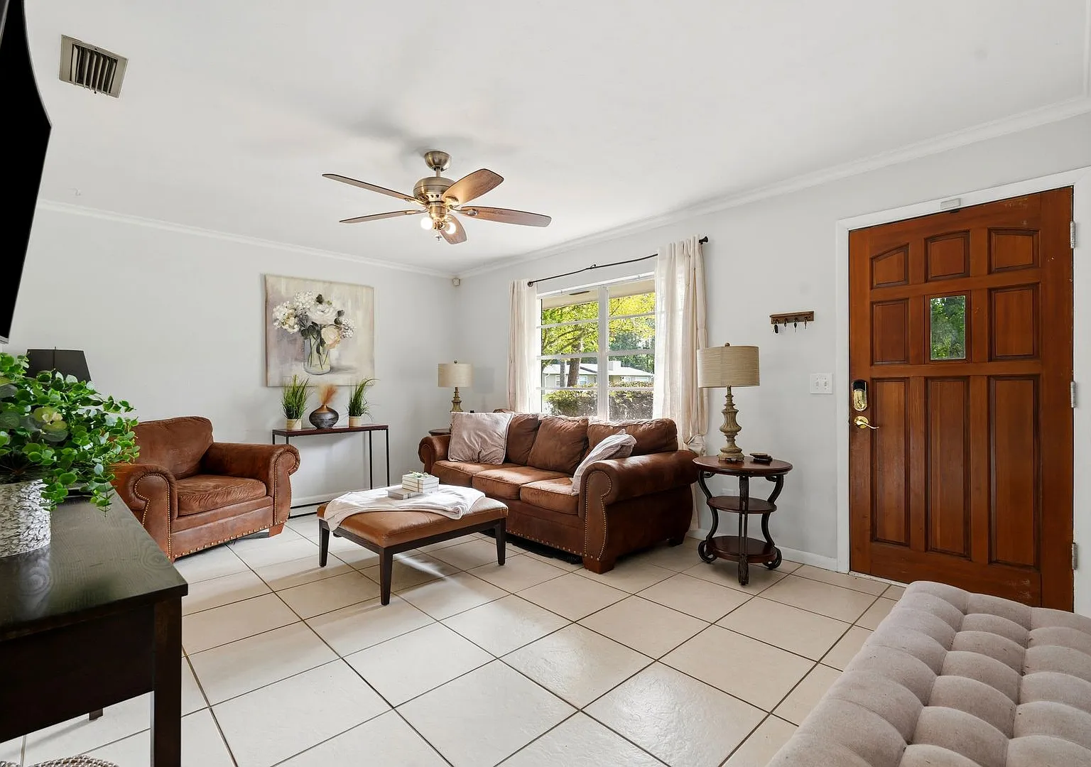 Nice home on corner lot in Northwood — Photo 4