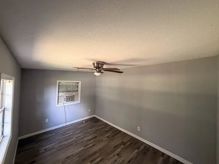 1418 Woodlawn Ave — Photo 14