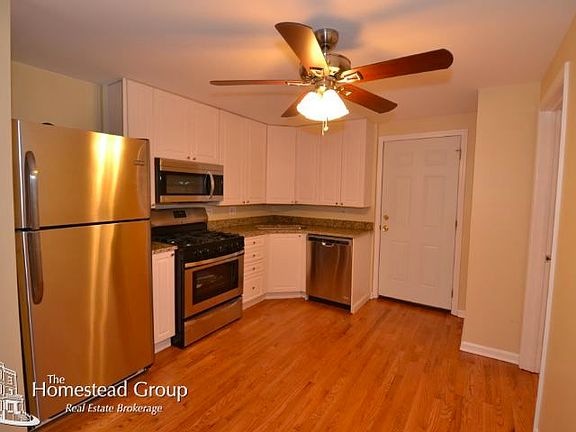 3rd image of 1510 W Erie St #Garden