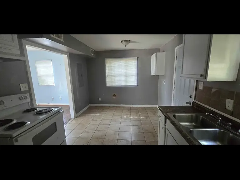2217 Ballard Dr — Photo 10