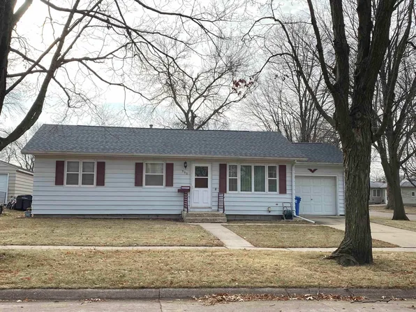 900 7th Ave, Charles City, IA 50616