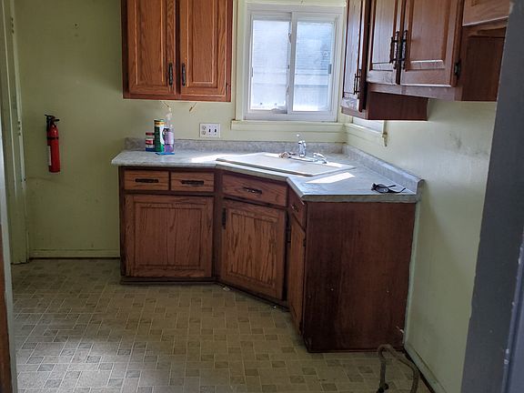2nd image of 4855 Matthew St