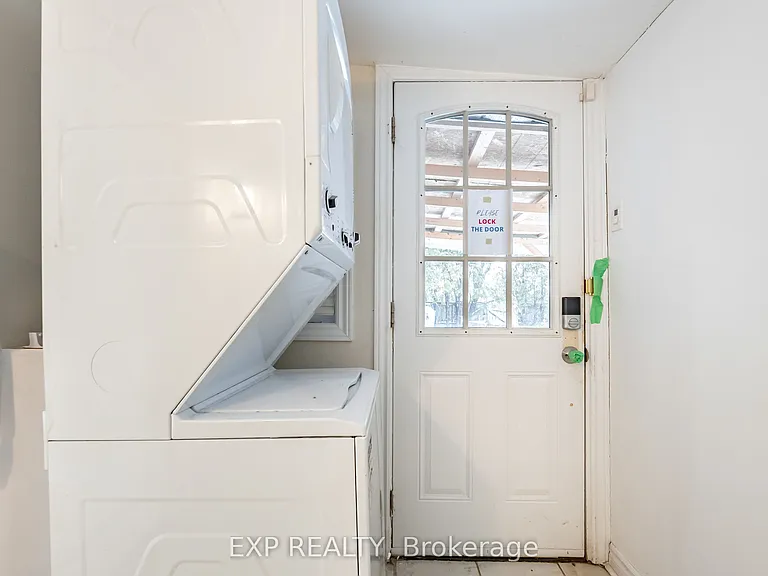 28 Lakeland Cres — Photo 20