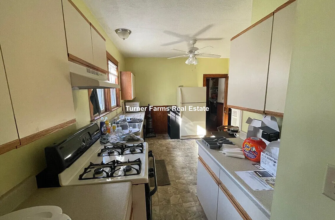 5 bed, 9999 sqft, $7,000 — Photo 2