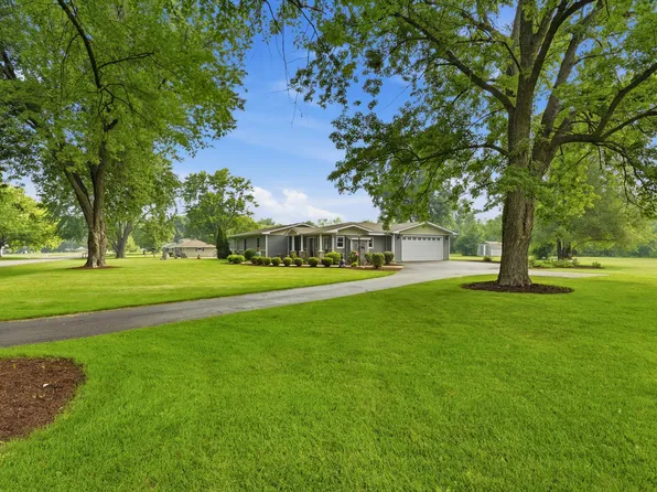 32 E Rickard Dr, Oswego, IL 60543