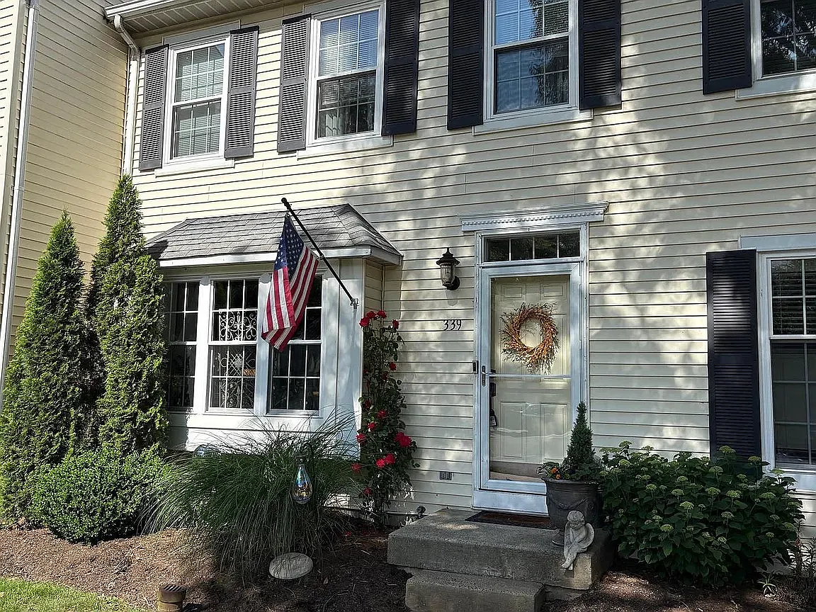3 bed, 3.5 bath, 1960 sqft, $3,000 — Photo 1