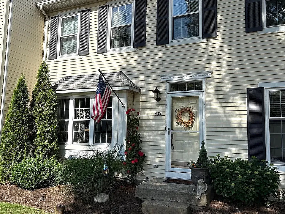 339 Ivanhoe Ct