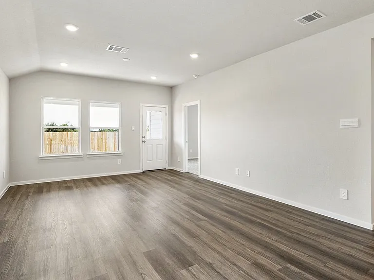 310 Randall Pl — Photo 3