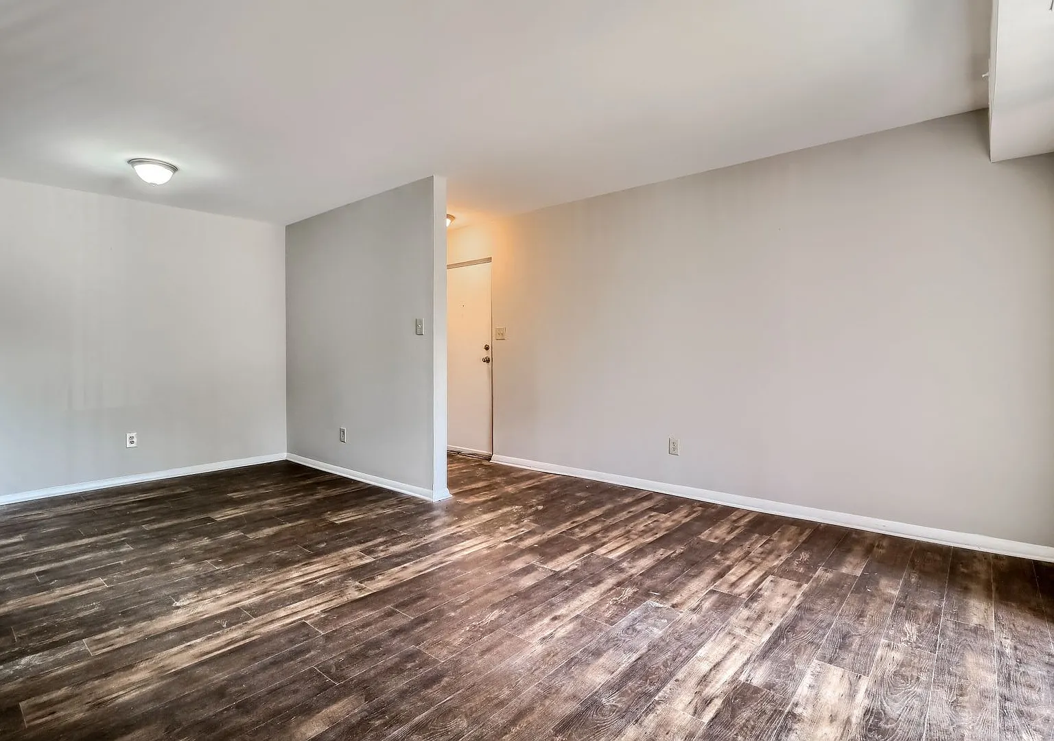 2 Bedroom condo in Raleigh — Photo 4