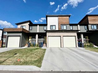 482 SW Highlands Blvd W #2, Lethbridge, AB T1J 5K5