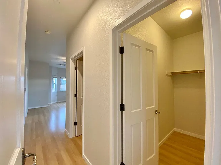 Valley Oak Drive, 140 * — Photo 20