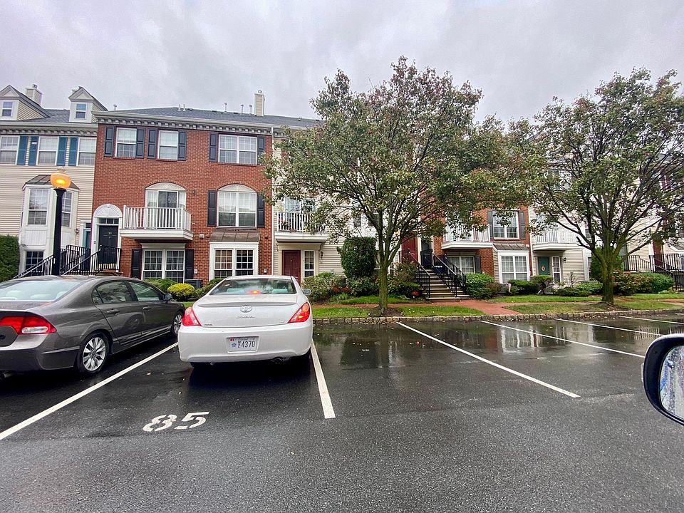 1st image of 39 Cypress St