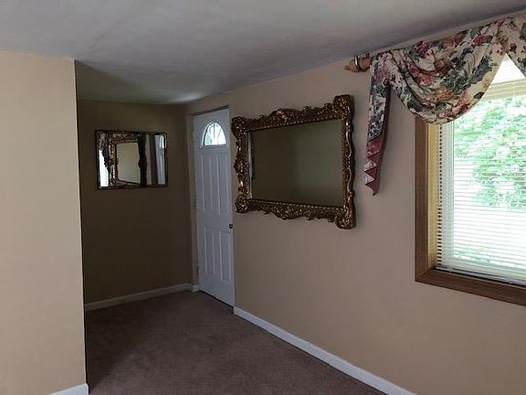 3rd image of 39180 N Poplar St