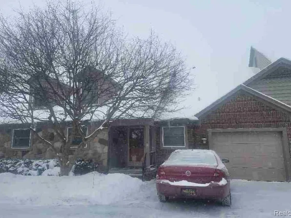 3055 Helen Ct W, Royal Oak, MI 48073