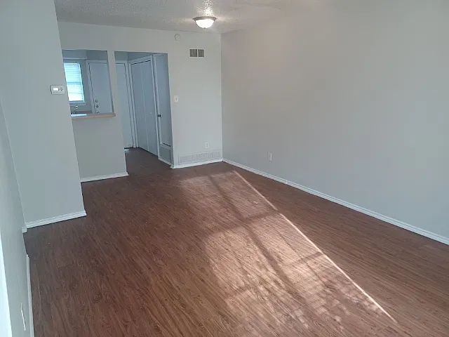 2 bed, 1.5 bath, 1040 sqft, $1,395 — Photo 3
