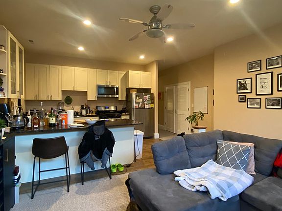4th image of 3607 W Belmont Ave