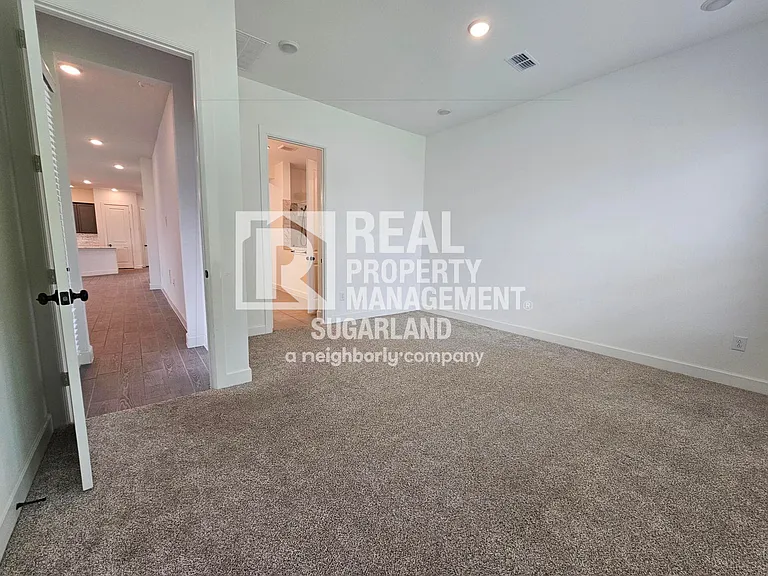 1414 Emma Lake Dr — Photo 50