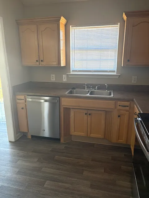 3 bed, 1265 sqft, $1,875 — Photo 2