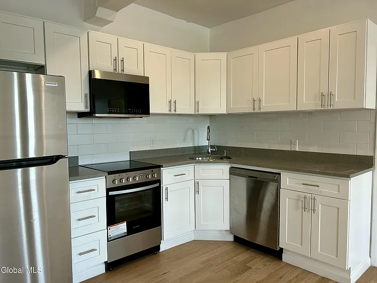 155 River St #2A — Photo 8