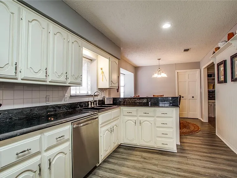 2216 Timberwood — Photo 4