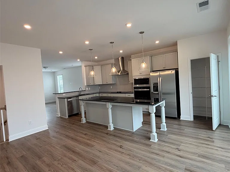 15351 Ballancroft Pkwy — Photo 7