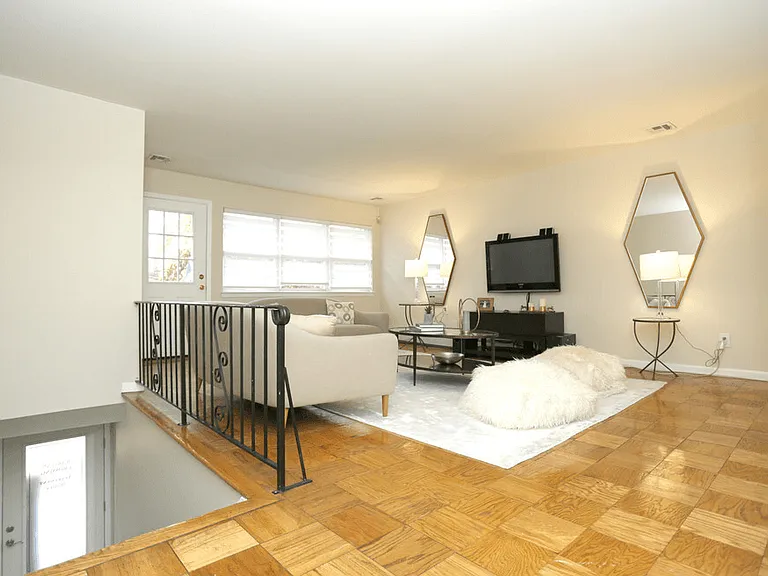 18 Regency Manor Dr — Photo 16