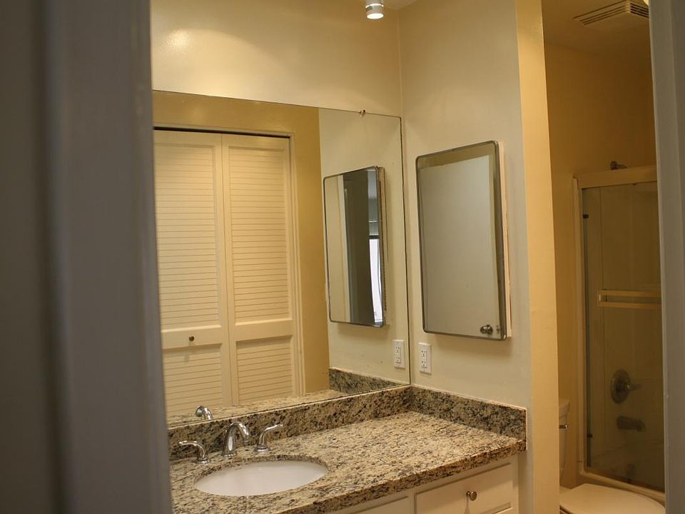 2nd image of 1901 Garden Dr #2O8