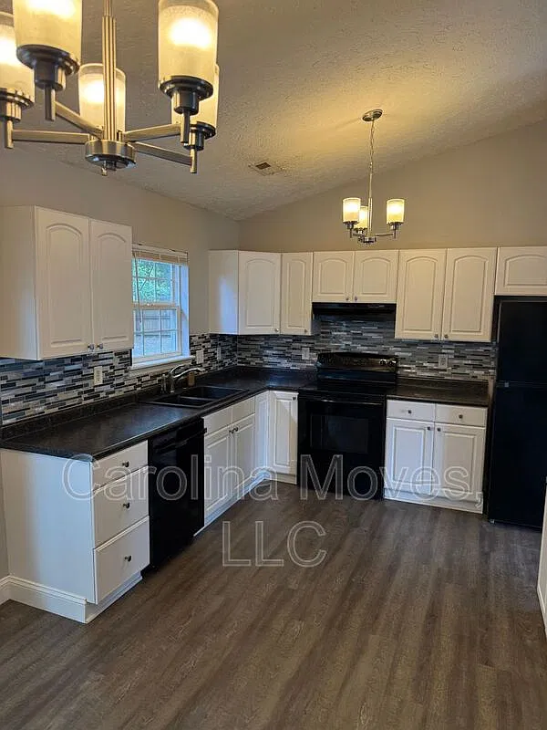 3 bed, 2.0 bath, 1347 sqft, $1,500 — Photo 3