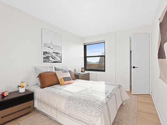 4th image of 1890 Lexington Ave #4GG
