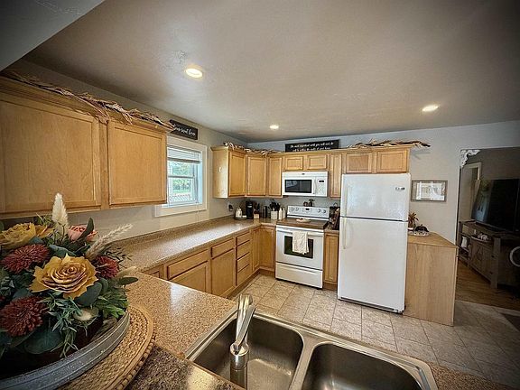 5th image of 1008 N 5TH AVENUE