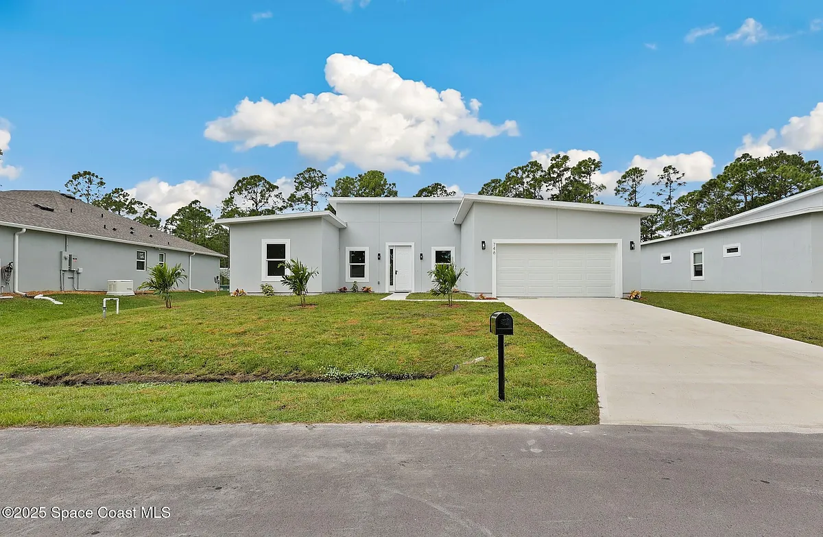 Building Photo - 746 Harriet Ave