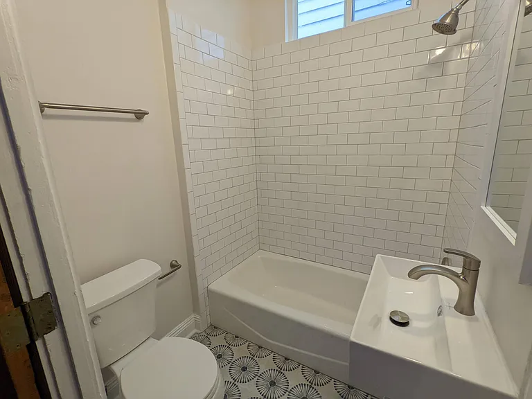 2831 Saint Thomas St — Photo 10