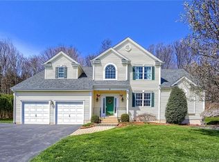 15 Valley View Rd, Manchester, CT 06040