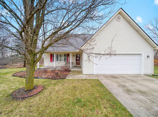2336 Woodlawn Ln, Adrian, MI 49221