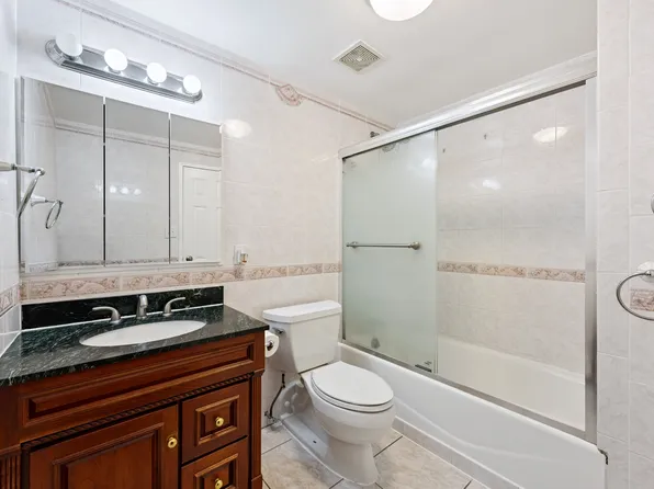 75-22 Parsons Boulevard image 9 of 21