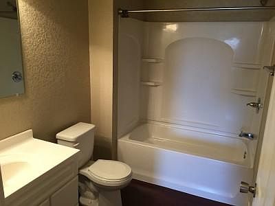 2nd image of 307 1/2 Main St #1