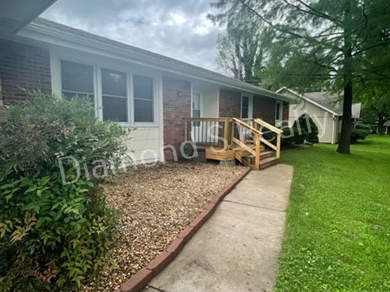 2749 W Buena Vista St — Photo 2