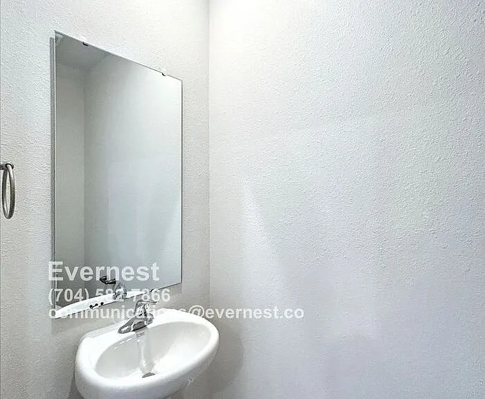 2108 Willow Glen Dr — Photo 10